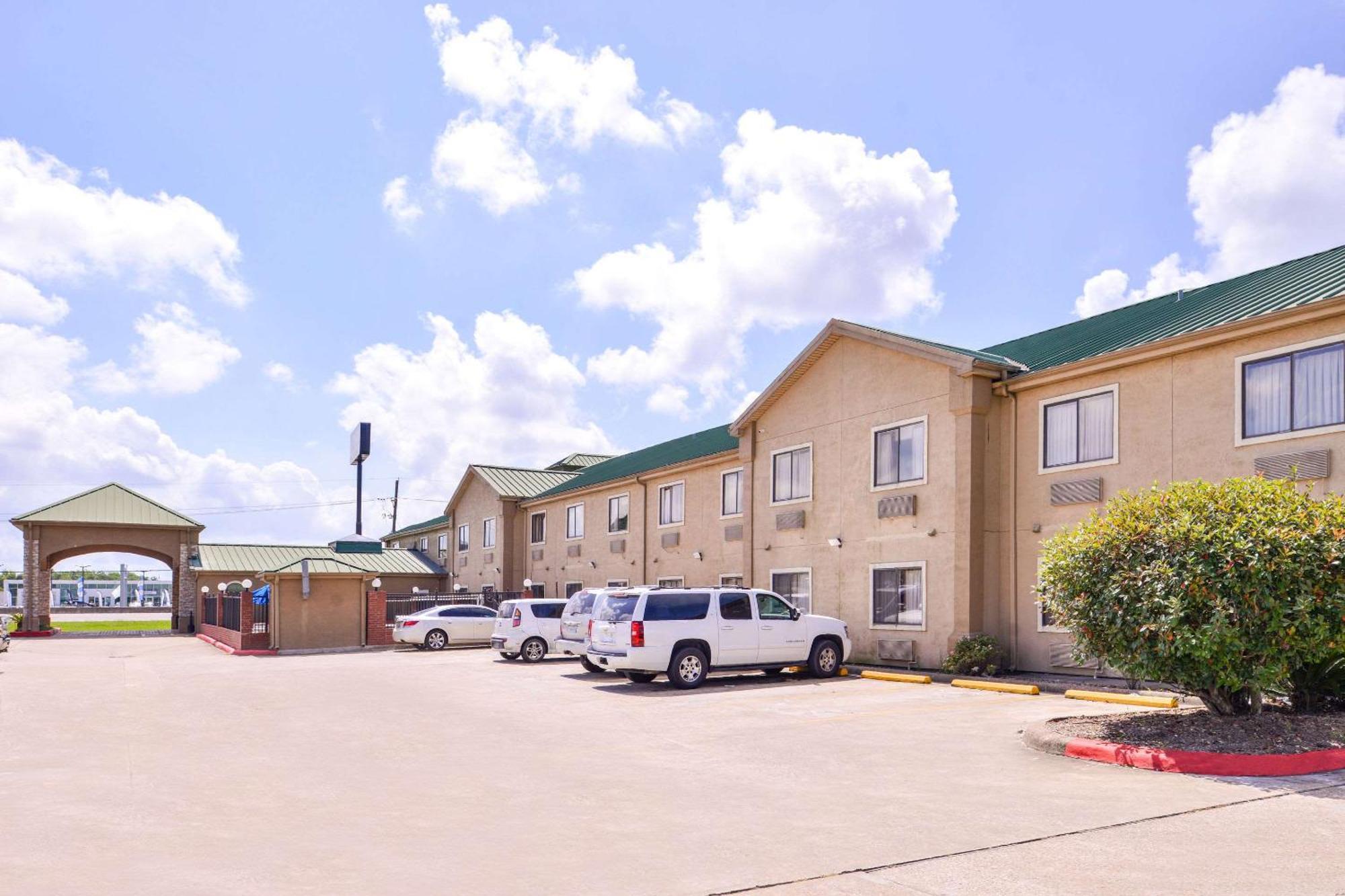 Quality Inn & Suites Beaumont Kültér fotó