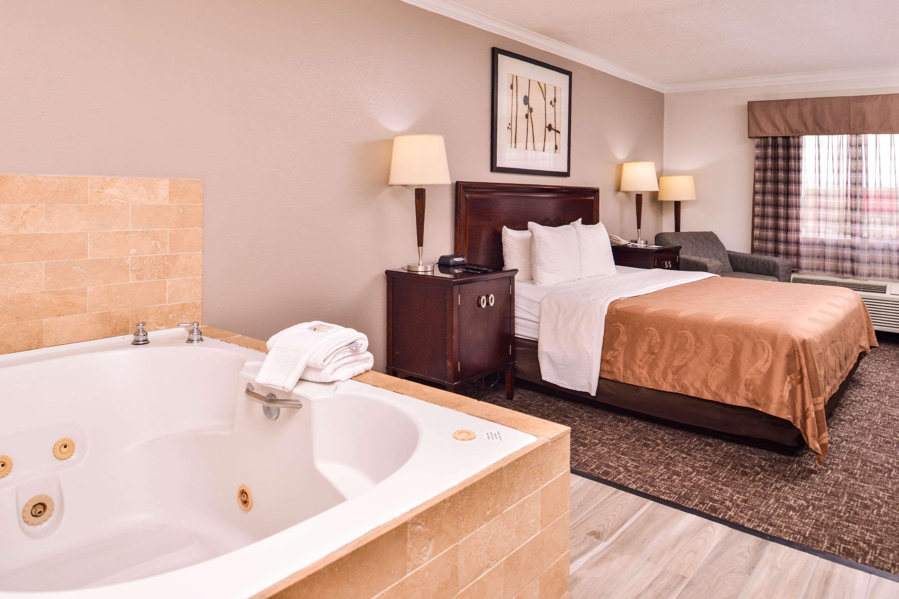 Quality Inn & Suites Beaumont Kültér fotó