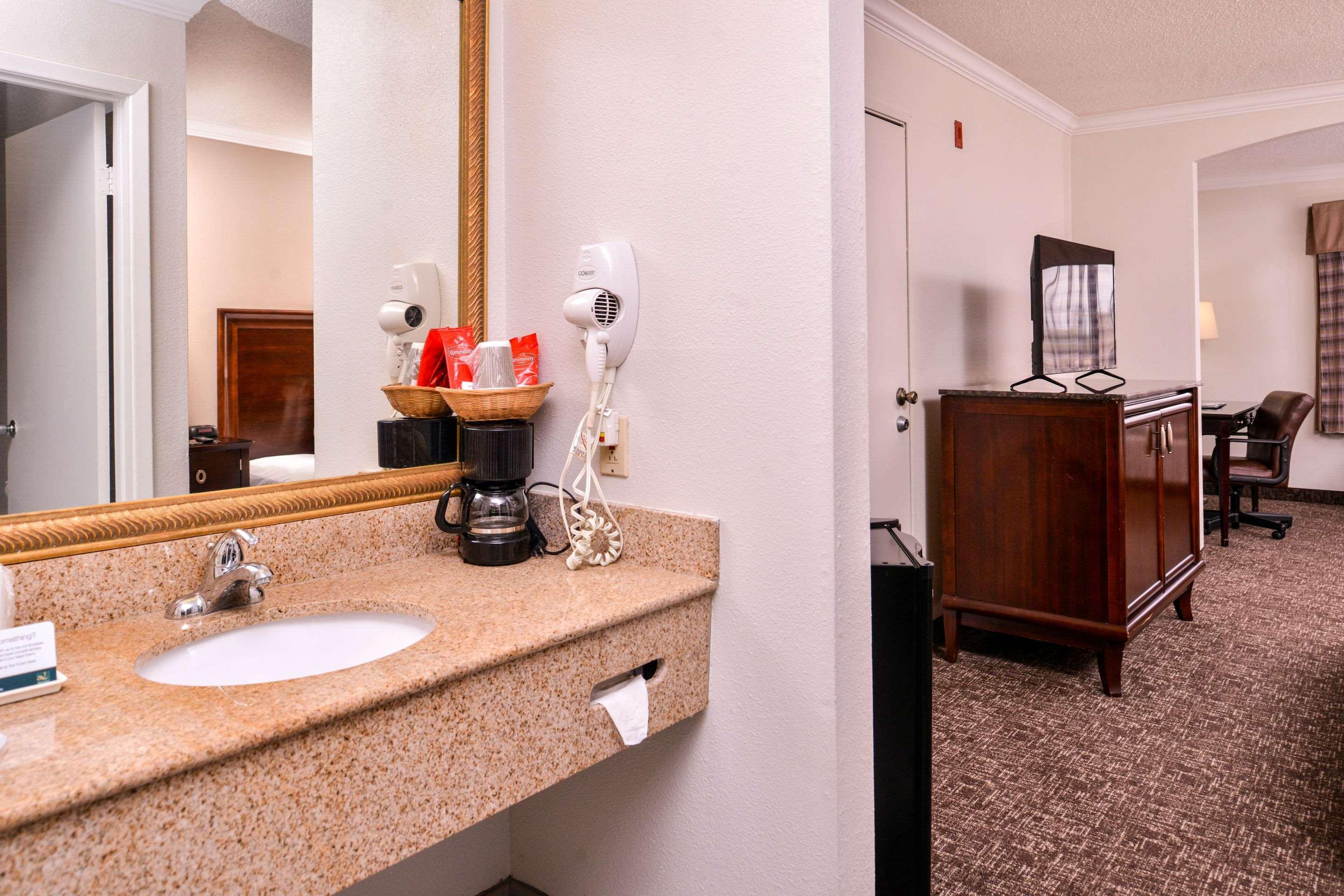 Quality Inn & Suites Beaumont Kültér fotó