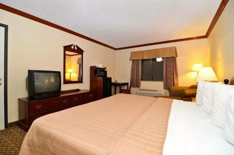 Quality Inn & Suites Beaumont Kültér fotó