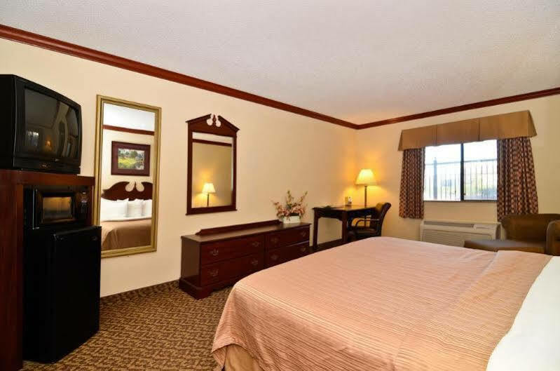 Quality Inn & Suites Beaumont Kültér fotó